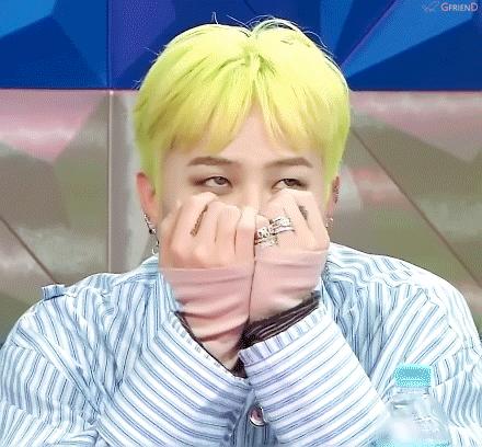 耐克最新海報(bào)引領(lǐng)運(yùn)動(dòng)風(fēng)尚，激發(fā)無限潛能，展示時(shí)尚力量