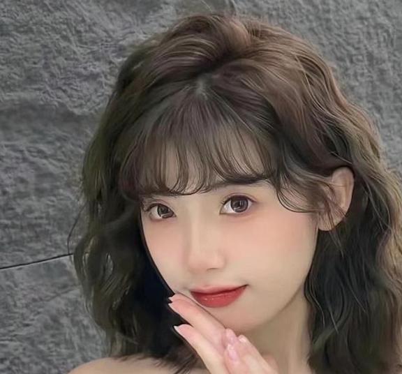 2024最新女式短發(fā)發(fā)型，展現(xiàn)自信與美麗的青春風(fēng)采
