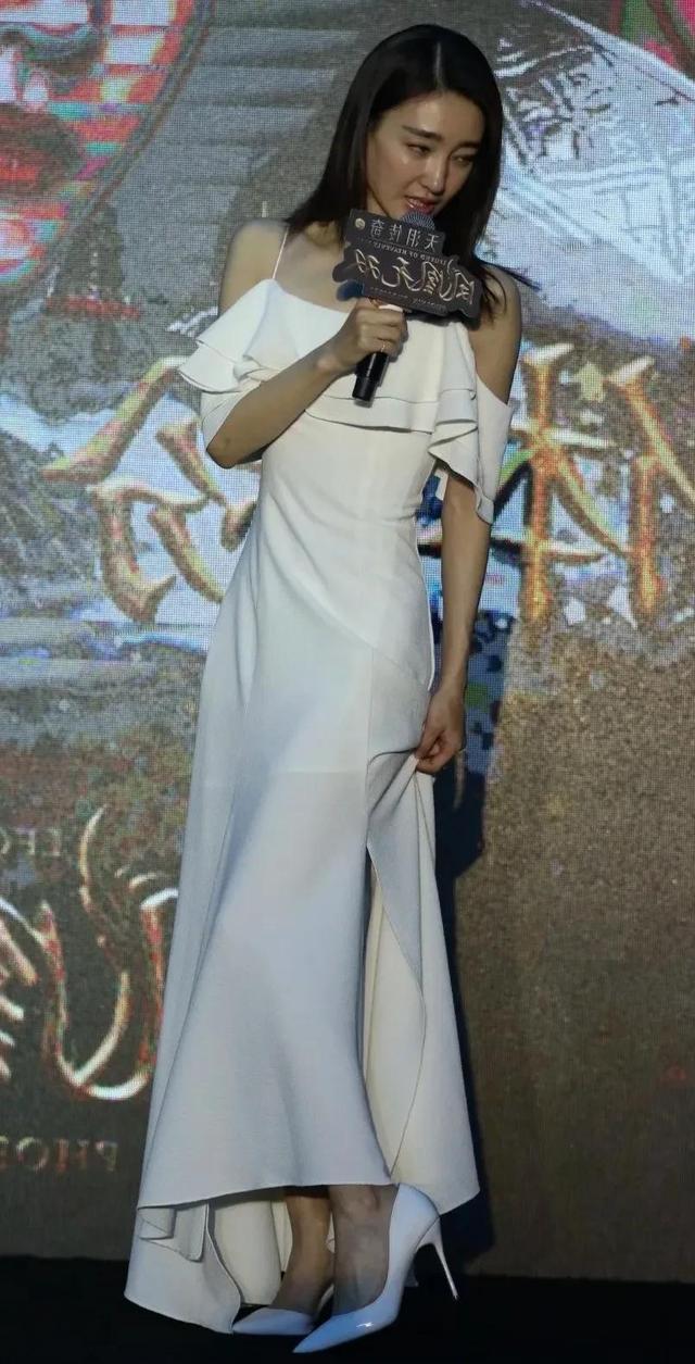 王麗坤最新發(fā)布會驚艷亮相，星光閃耀的瞬間