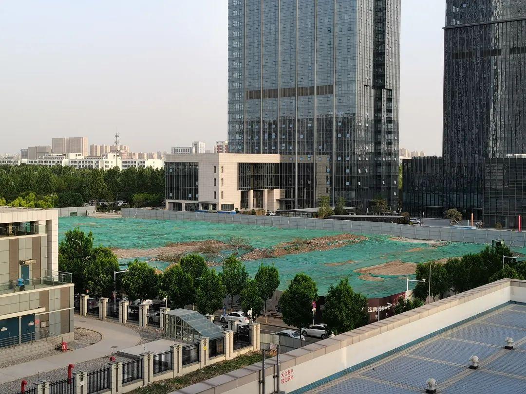 明發(fā)世貿(mào)中心，日常溫馨與友情家庭的故事更新