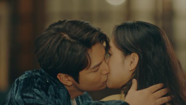 最新吻戲心動(dòng)瞬間，甜蜜愛(ài)情誓言的每一吻！