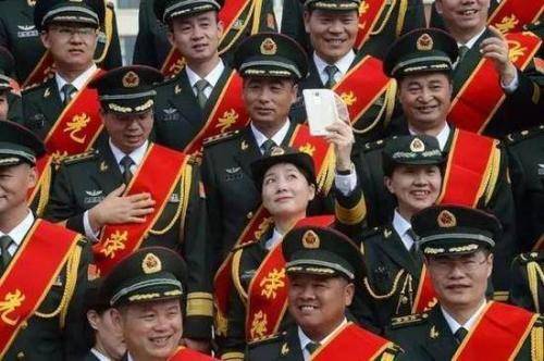 軍官轉(zhuǎn)業(yè)政策最新探索，小巷獨特風(fēng)味與轉(zhuǎn)業(yè)安置新動向