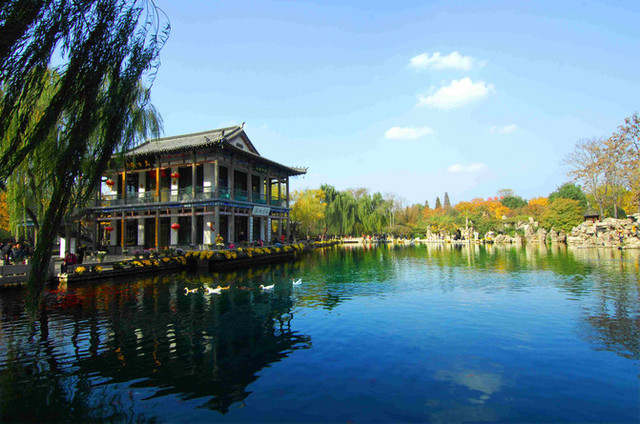 大明湖深度游，巷弄美食秘境探索