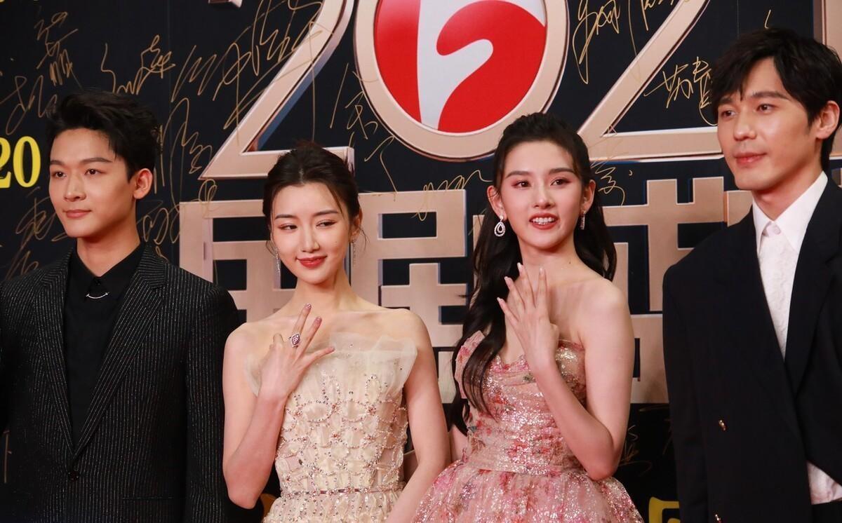 從陰影走向星光，自信力量引領(lǐng)下的黑皮膚女明星成長之路