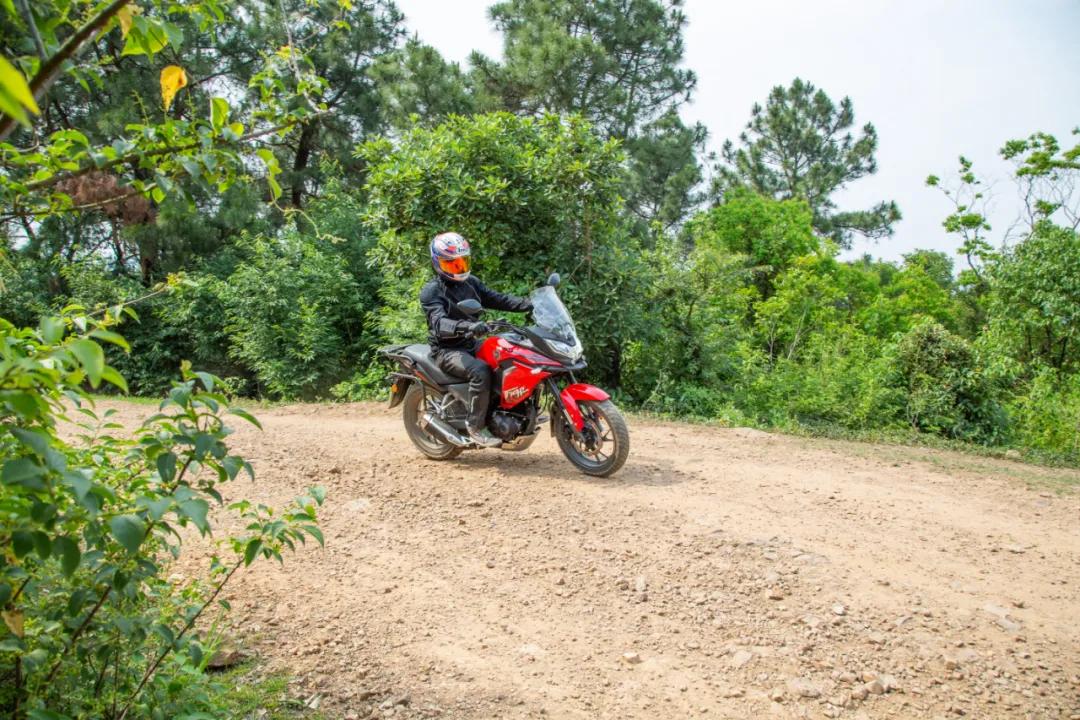 最新本田X車(chē)款評(píng)測(cè)，小巷深處的駕駛體驗(yàn)之選