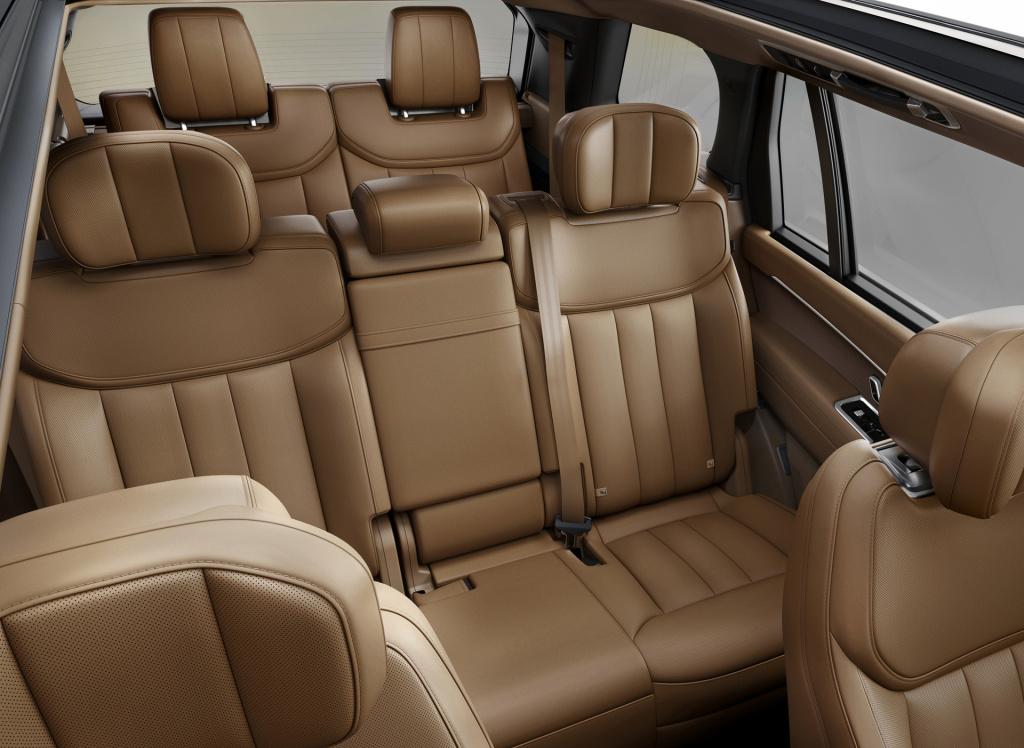 全新攬勝亮相,全新攬勝亮相，小巷中的隱藏寶藏，探索未知的獨特風(fēng)情！