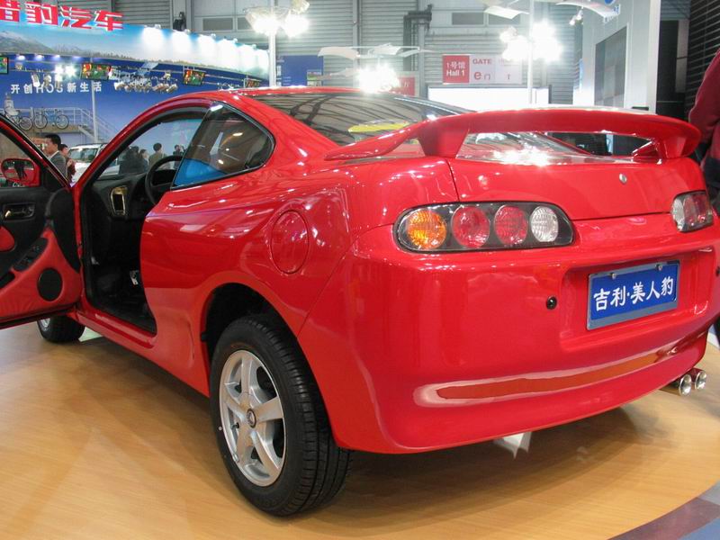 吉利美人豹新款上市，小巷中的隱藏特色小店亮相