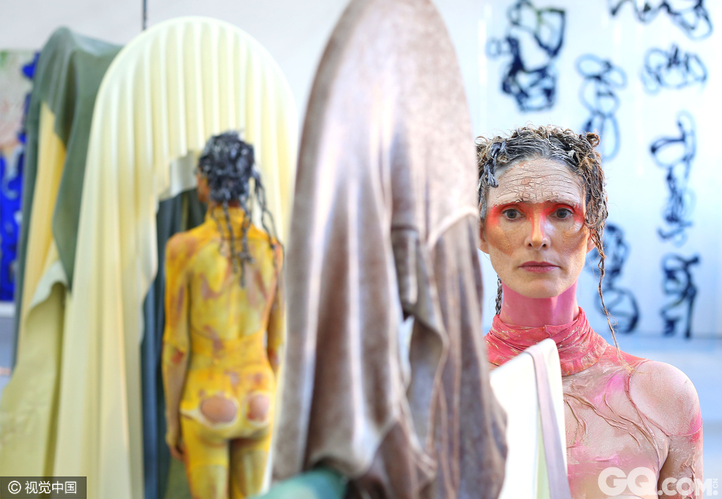 最新人體藝術(shù)展示，小巷深處的藝術(shù)秘境探索