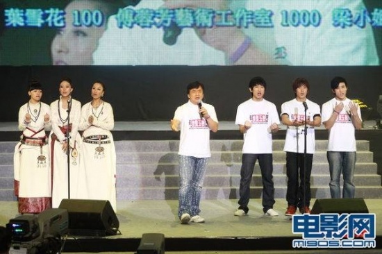 成龍最新動(dòng)態(tài)，科技巨獻(xiàn)重塑生活體驗(yàn)