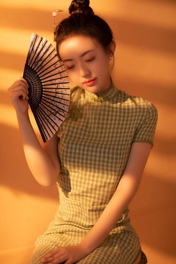 女演員古箏，與自然美景的邂逅，探尋內(nèi)心平和之聲