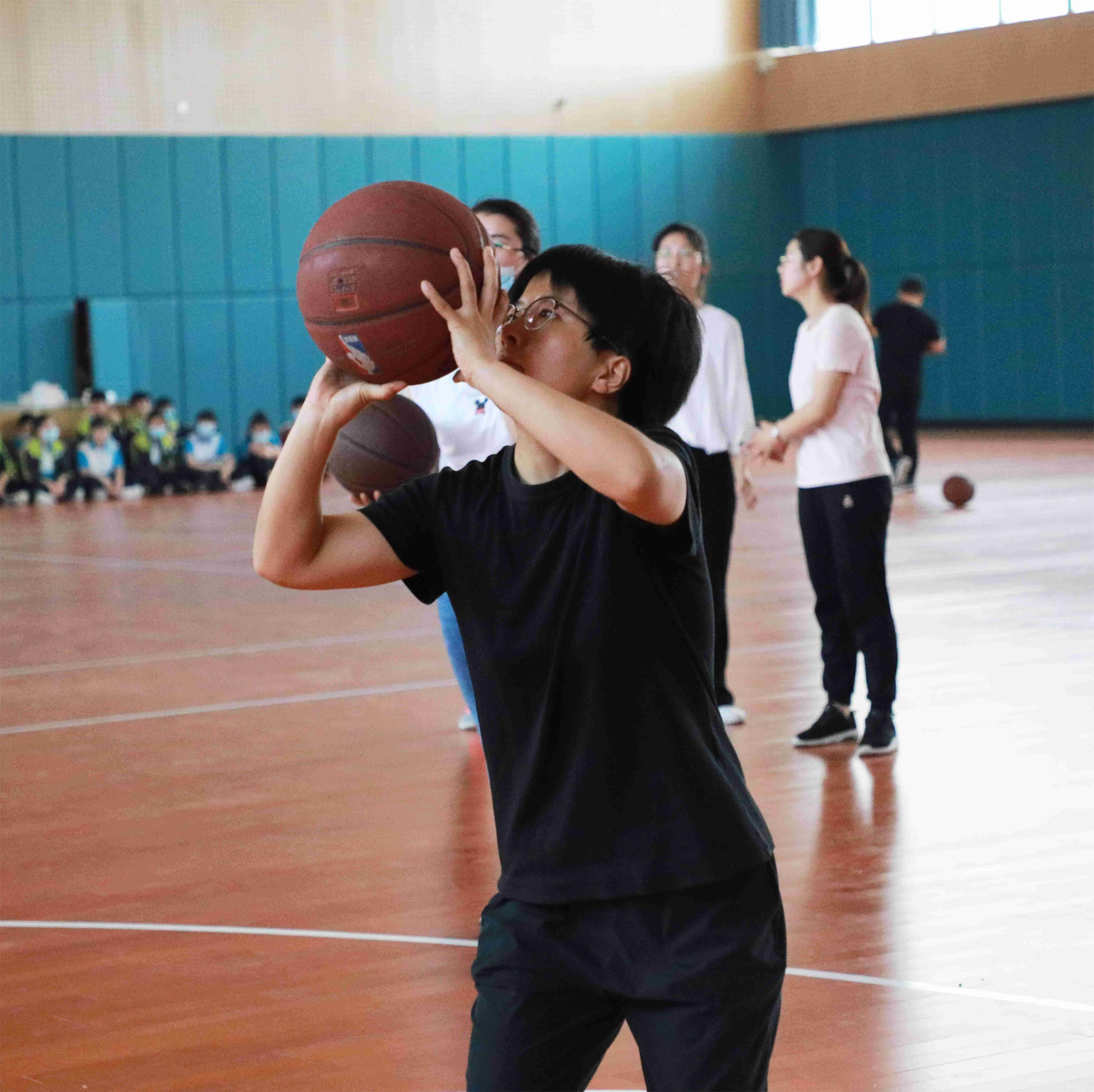 個人投籃比賽，班級競技風采展示