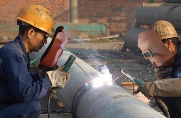 最新電焊工退休年齡，自然美景下的職業(yè)人生探索之旅