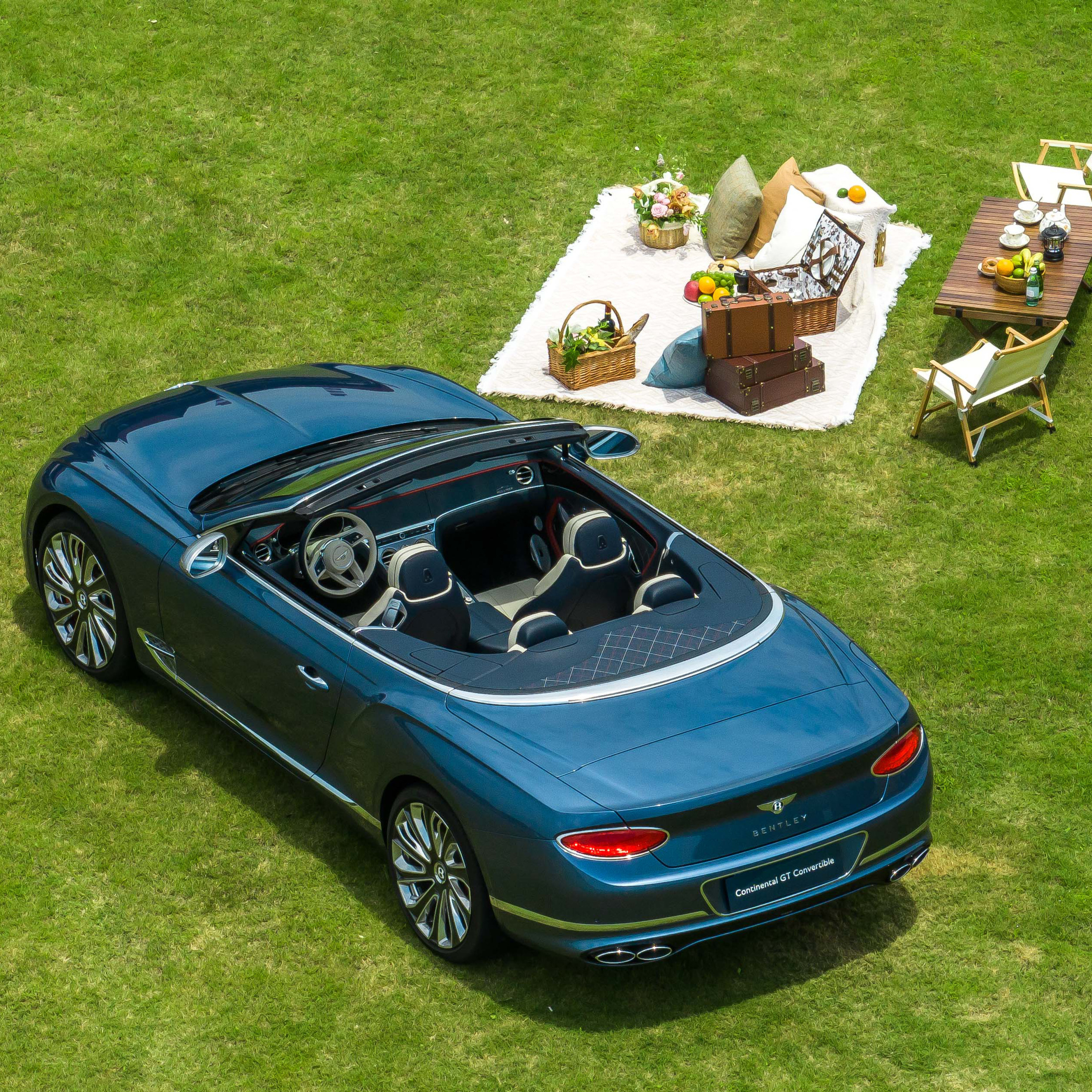 賓利敞篷最新車型，友情與溫情的完美融合