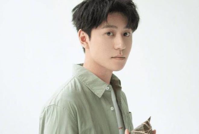 秦俊杰最新戀情曝光，情感新動(dòng)向揭秘！